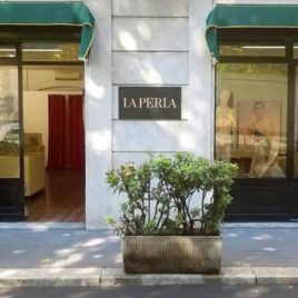 Pop-up store with showcases in Corso Vercelli